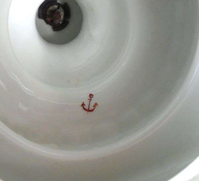 IMPRESSIVE ANTIQUE PORCELAIN URN