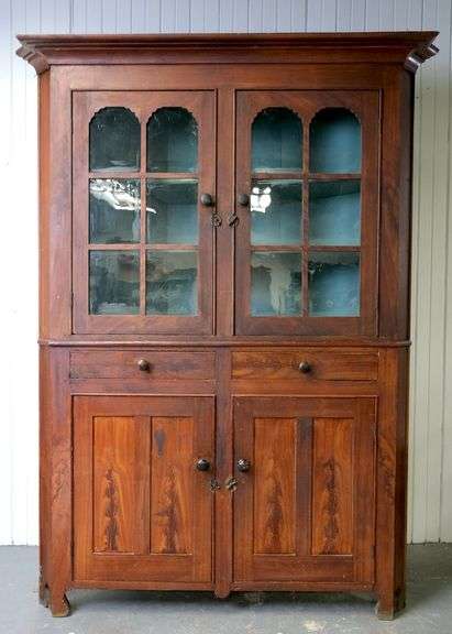 ONTARIO CORNER CABINET