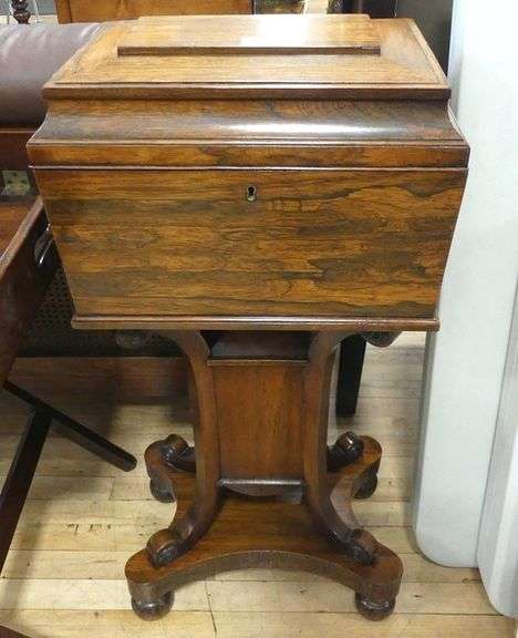 VICTORIAN ROSEWOOD TEAPOY