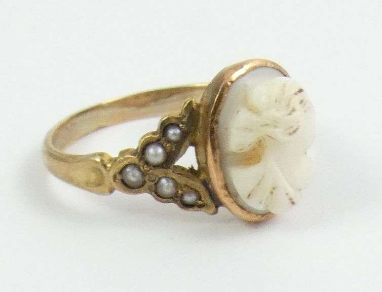 ANTIQUE GOLD RING