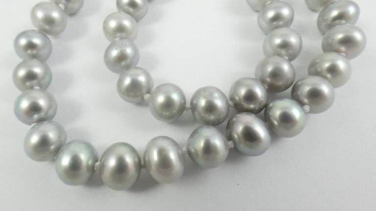 EXTRA-LONG PEARL NECKLACE