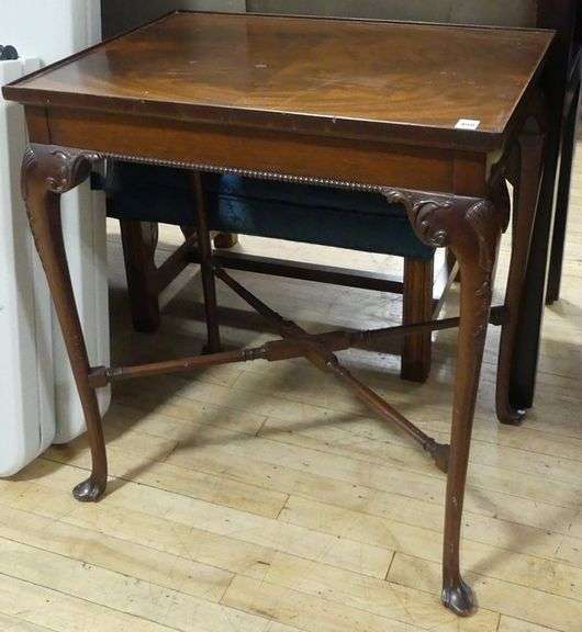 MAHOGANY LAMP TABLE
