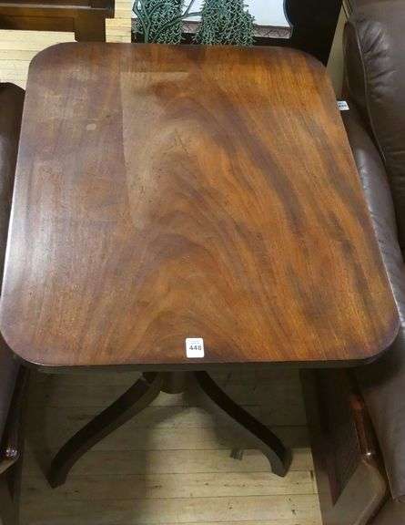 MAHOGANY PEDESTAL TABLE