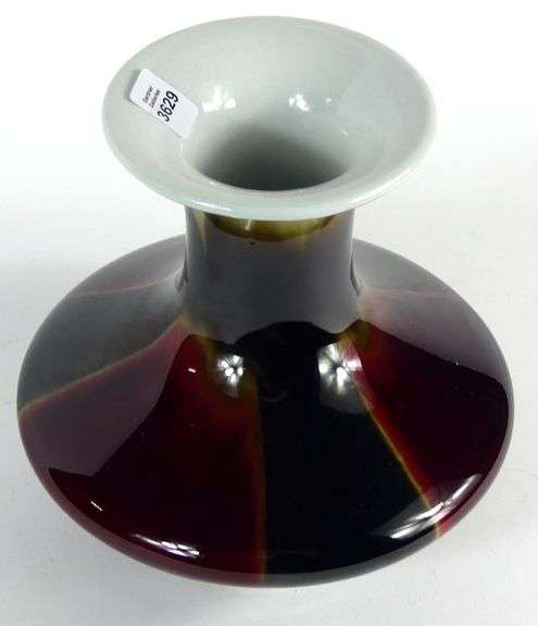 CHINESE PORCELAIN VASE