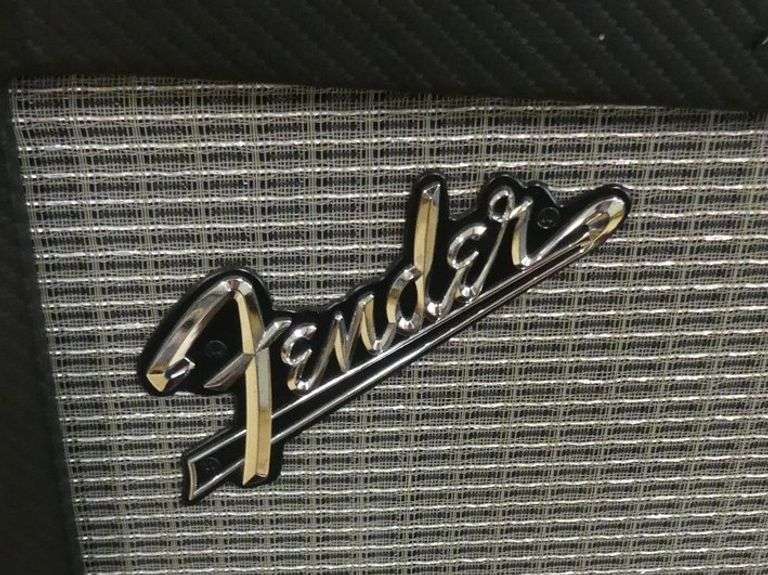 FENDER ELECTRIC GUITAR AND AMP