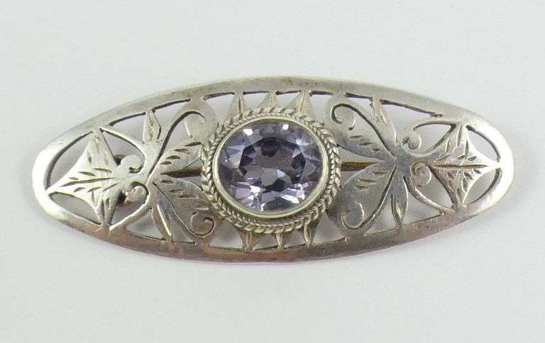 ANTIQUE/VINTAGE BAR PIN