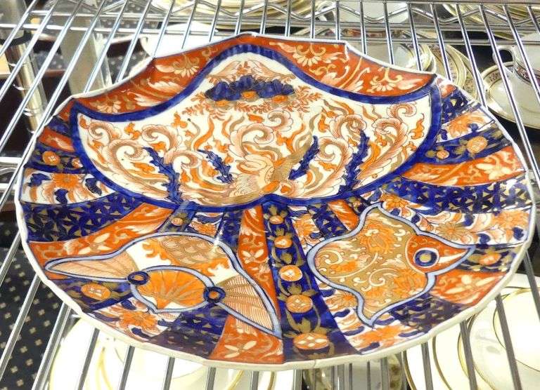 THREE PIECES OF CHINESE PORCELAIN
