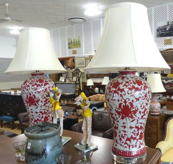 PAIR OF CHINESE PORCELAIN TABLE LAMPS