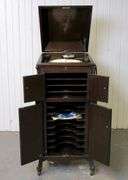 ANTIQUE VICTROLA