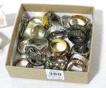 FASHION RINGS AND BROOCHES