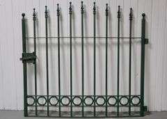 LARGE LOT OF FENCING