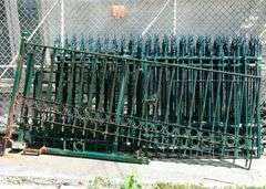 LARGE LOT OF FENCING