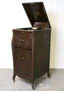 ANTIQUE VICTROLA