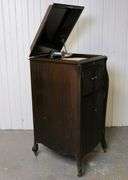 ANTIQUE VICTROLA