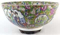 LARGE CHINESE PORCELAIN BOWL