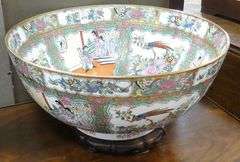 LARGE CHINESE "ROSE MEDALLION" BOWL