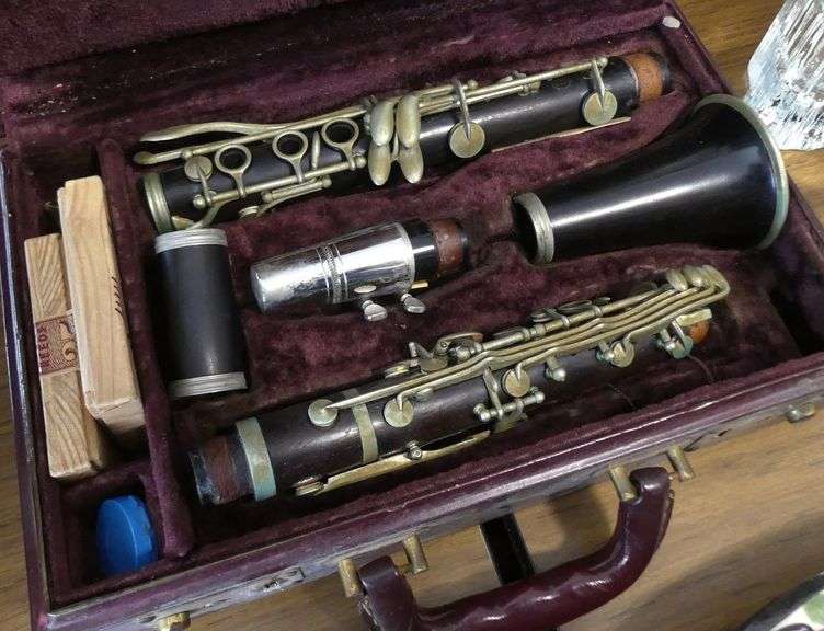 SELMER CLARINET WITH CASE
