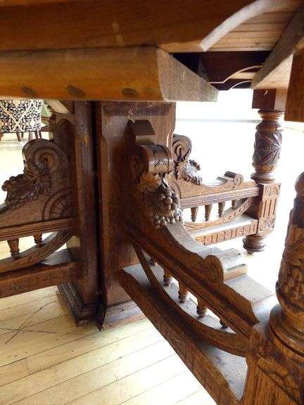19TH CENTURY CARVED OAK DINING TABLE