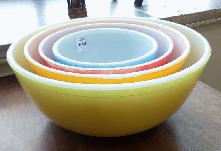 GRADUATED PYREX MIXING BOWL SET