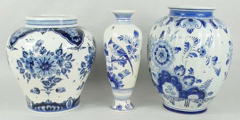 THREE DELFTS VASES