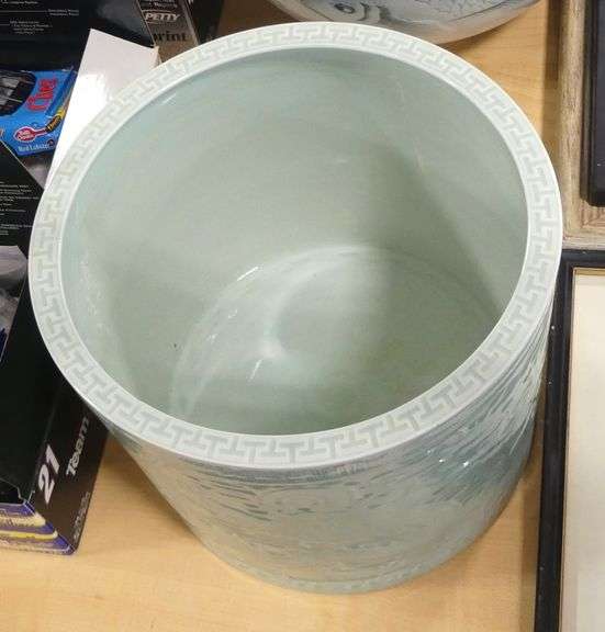 CHINESE PORCELAIN VASE AND JARDINIERE