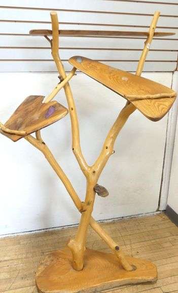 RUSTIC WOODEN ARTIST EASEL