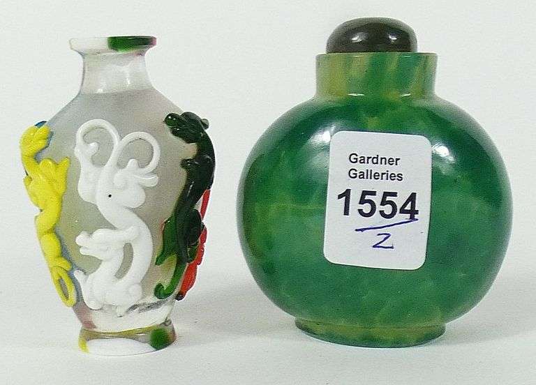 2 CHINESE GLASS SNUFF BOTTLES
