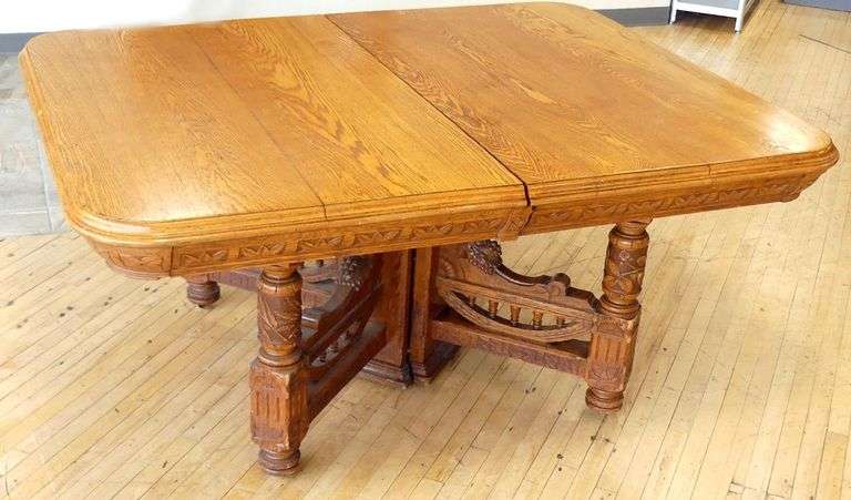 19TH CENTURY CARVED OAK DINING TABLE