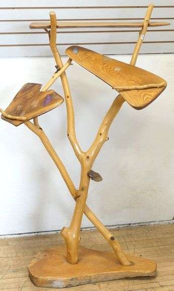 RUSTIC WOODEN ARTIST EASEL