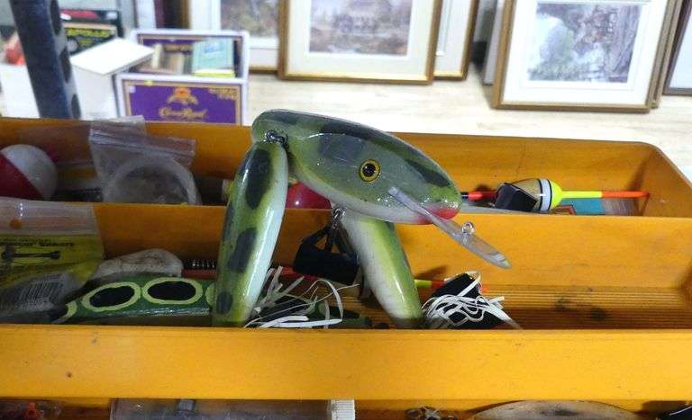 TACKLE BOX WITH CONTENTS