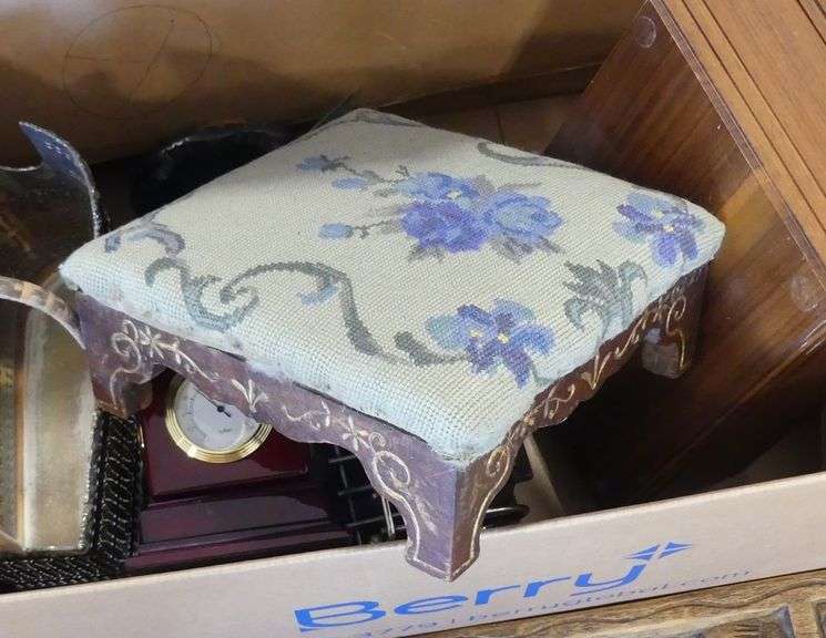 BOX LOT OF WOODEN AND METAL ITEMS