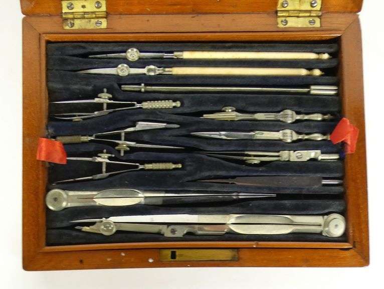 ANTIQUE MECHANICAL SET