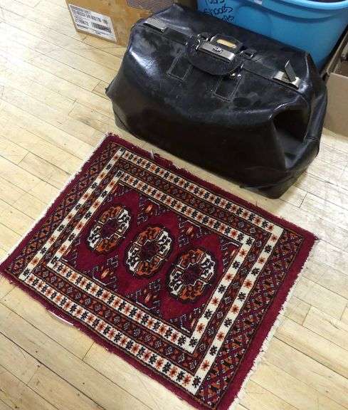 BIN LOT OF DOCTOR'S BAGS, HATS, RUG, ETC.