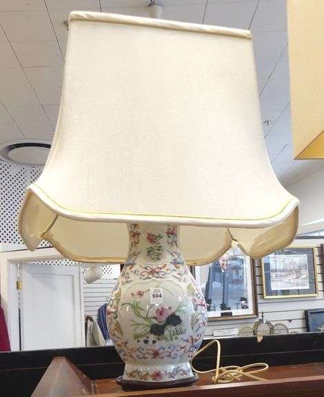 ASIAN PORCELAIN TABLE LAMP