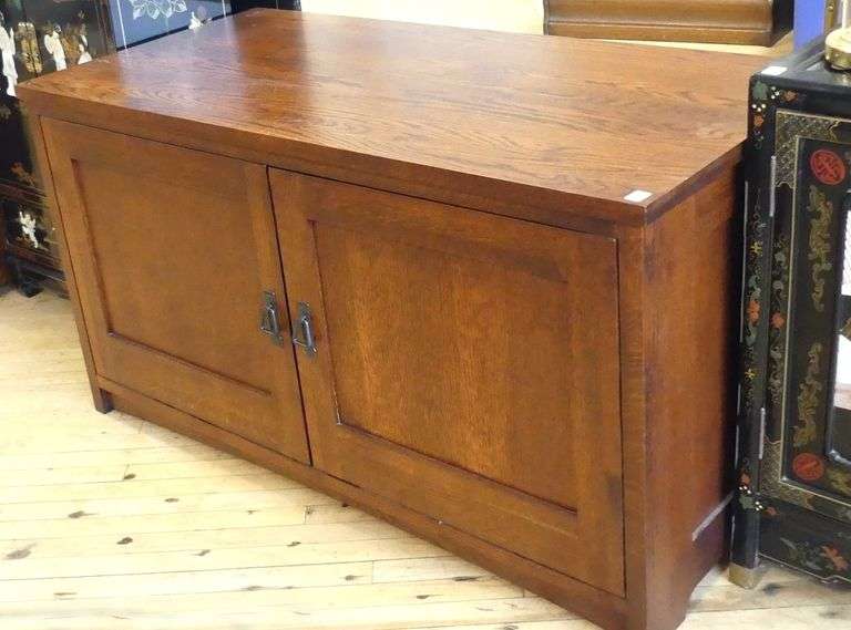 MISSION STYLE OAK T.V. CABINET