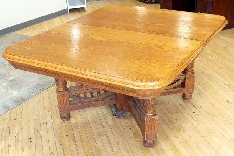 19TH CENTURY CARVED OAK DINING TABLE