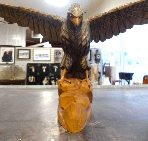 ITALIAN POTTERY COCKATOOS AND WOODEN EAGLE