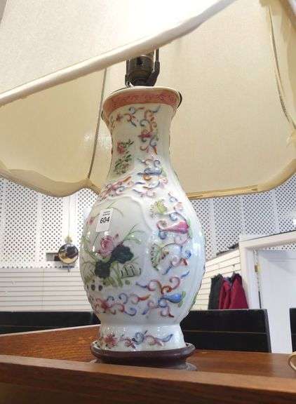 ASIAN PORCELAIN TABLE LAMP