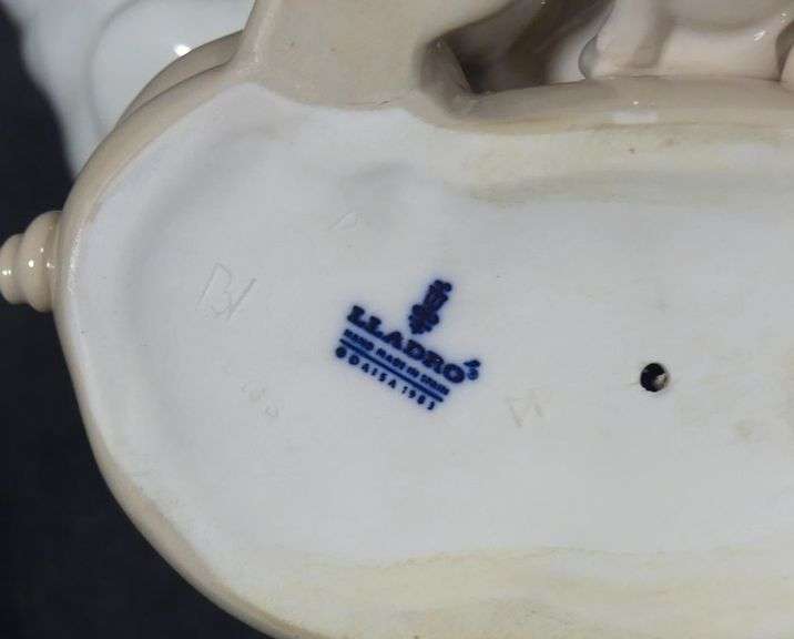 THREE LLADRO FIGURINES