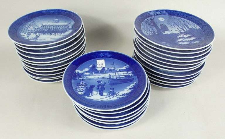 31 ROYAL COPENHAGEN PLATES
