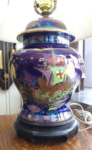 MALING POTTERY TABLE LAMP