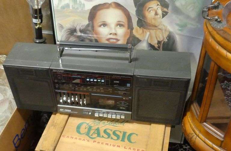 STEREOS, PRINT, LAMP, CRATE AND WINDOWS