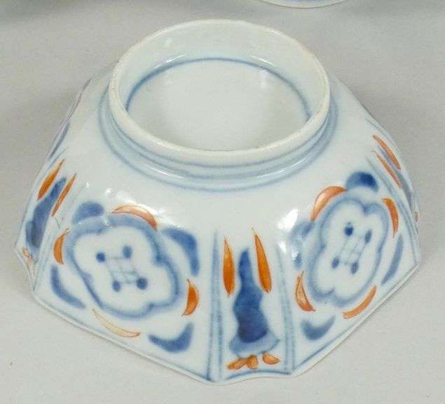 SIX PIECES OF IMARI PORCELAIN