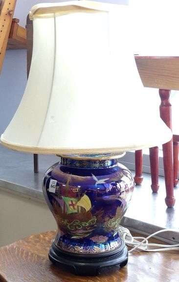 MALING POTTERY TABLE LAMP