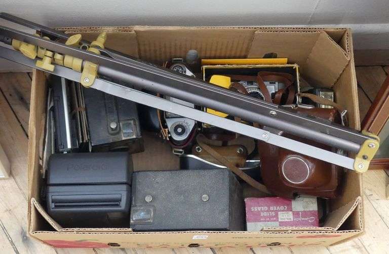 BOX LOT OF CAMERAS AND ACCESSORIES