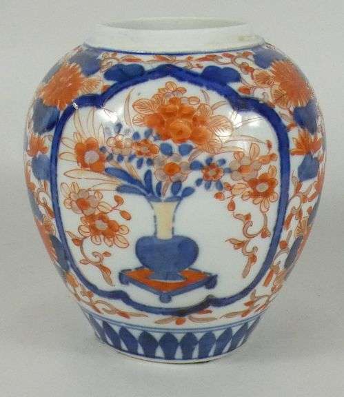 SIX PIECES OF IMARI PORCELAIN