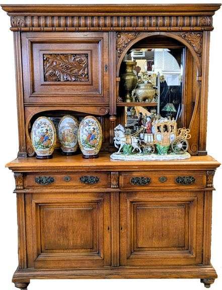 FURNITURE, DECORATIVE ARTS, COLLECTIBLES & COATS