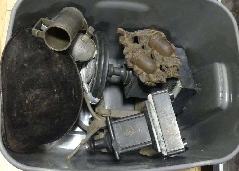 BIN LOT OF METAL WARE