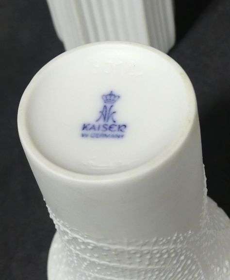 THREE PIECES OF KAISER PORCELAIN