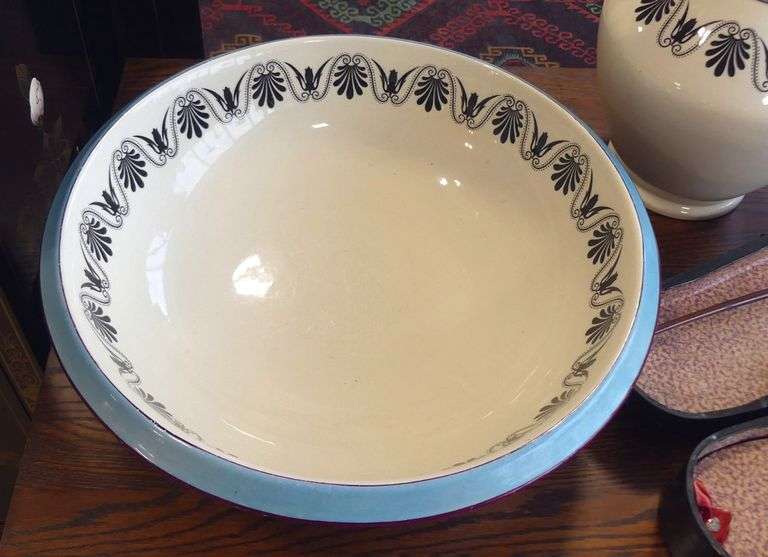 19TH CENTURY ENGLISH POTTERY WASH PITCHER AND BASIN